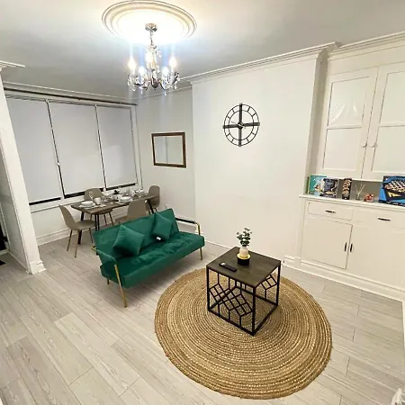 Apartment Berkeley - Comfortable 4-bed With Free Parking Leeds (West Yorkshire)