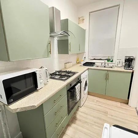 Berkeley - Comfortable 4-bed With Free Parking *