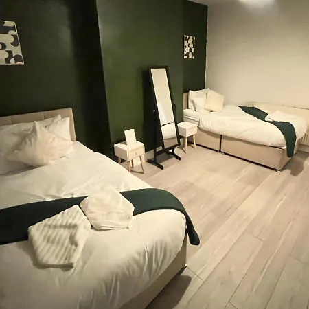Apartment Berkeley - Comfortable 4-bed With Free Parking Leeds (West Yorkshire)